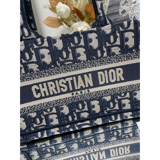 Tote book Tote book