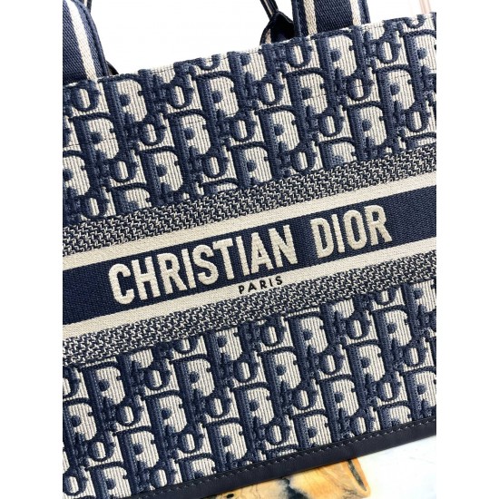 Tote book