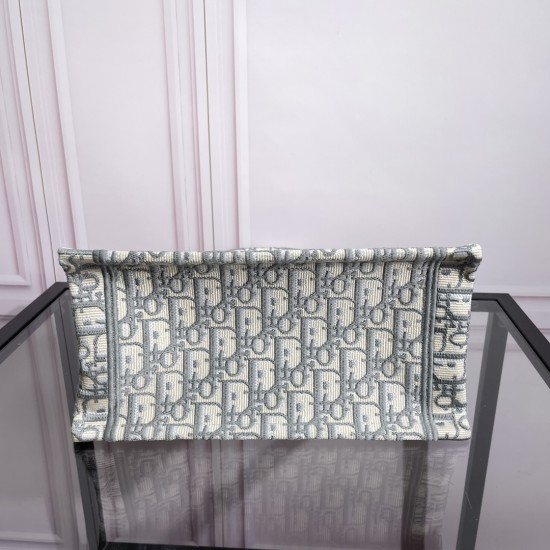 Tote book
