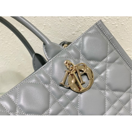 Tote book