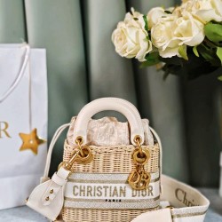 Tote book