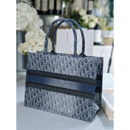 Tote book