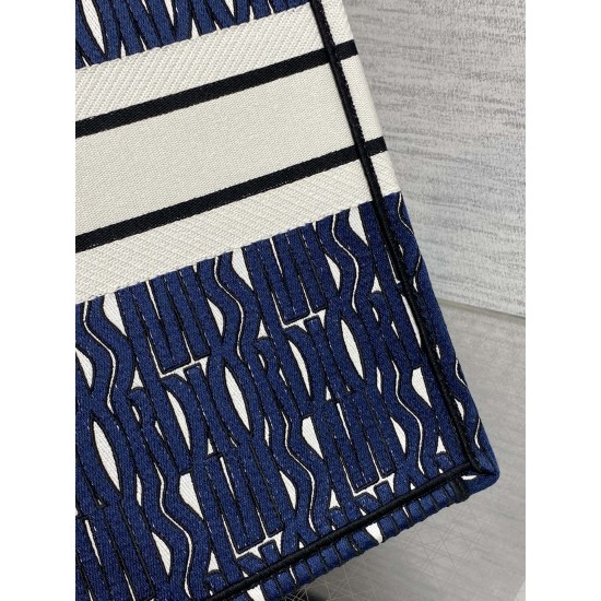 Tote book