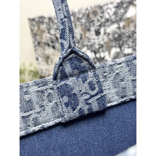 Tote book