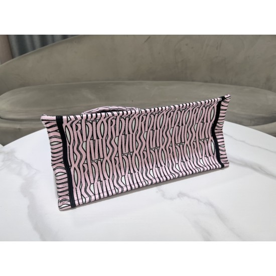 Tote book