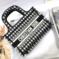 Tote book