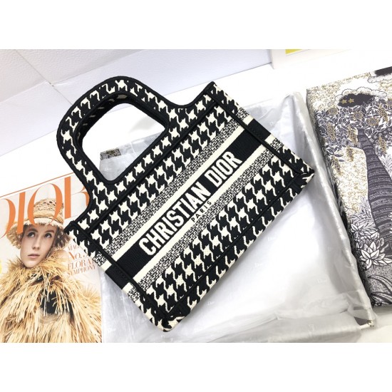 Tote book