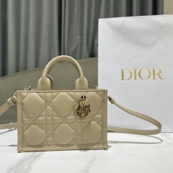 Tote book