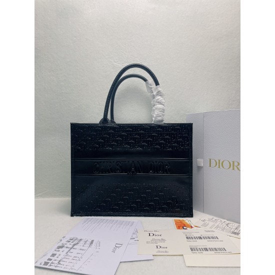 Tote book