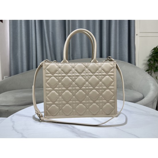 Tote book