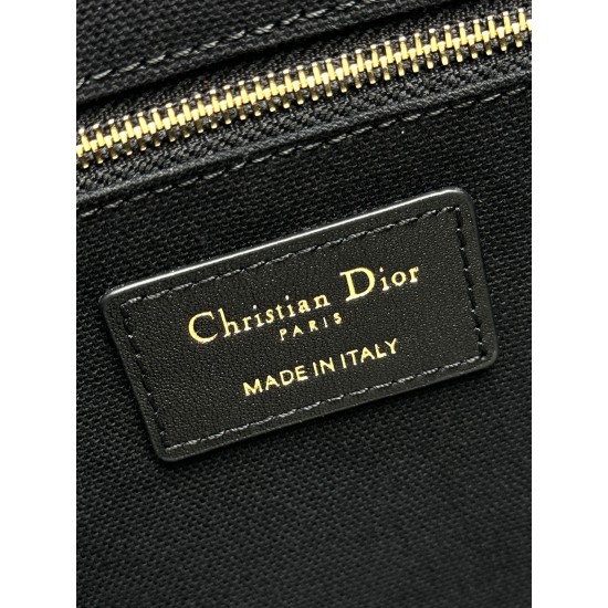 Tote book