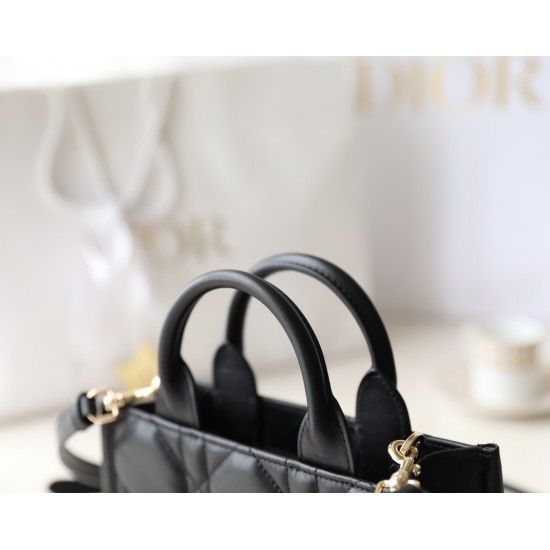 Tote book
