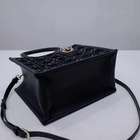 Tote book
