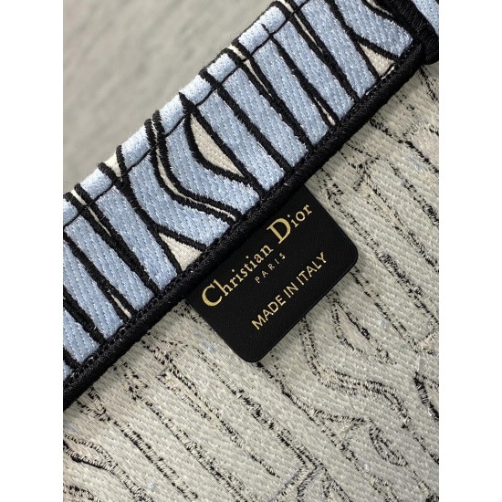 Tote book
