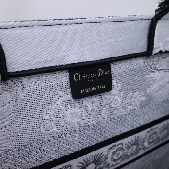 Tote book