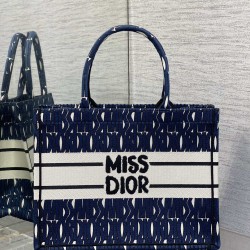 Tote book