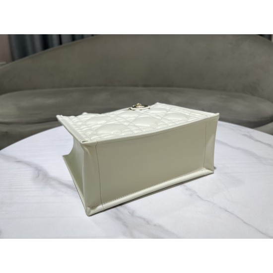 Tote book