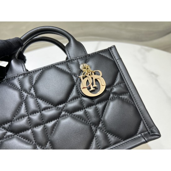 Tote book