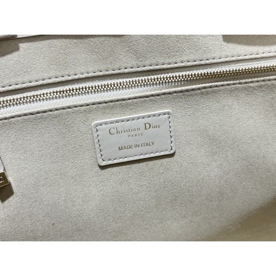 Tote book