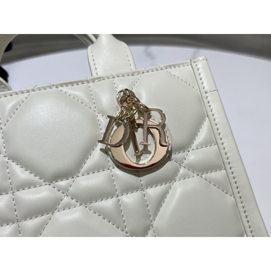 Tote book