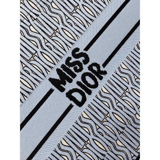 Tote book