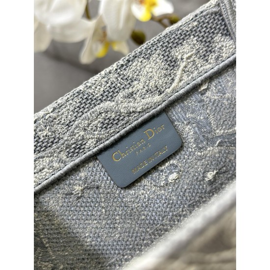 Tote book