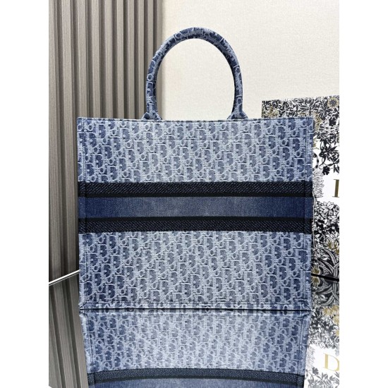 Tote book