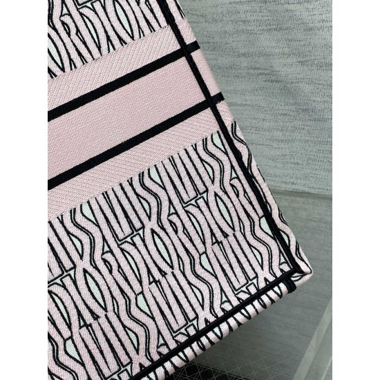 Tote book