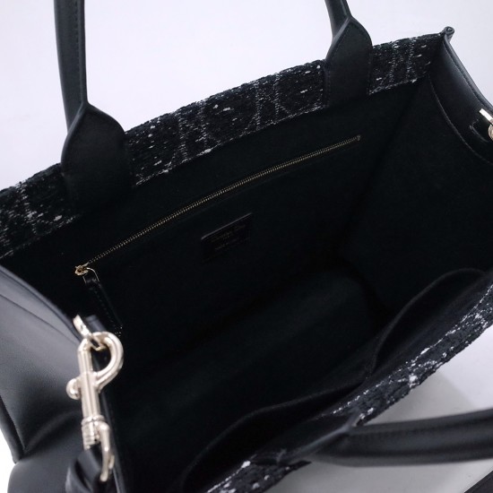 Tote book