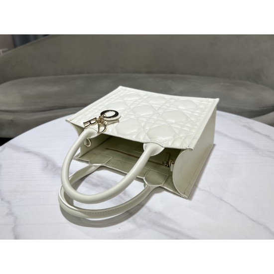 Tote book