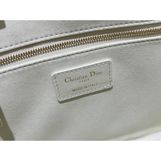 Tote book