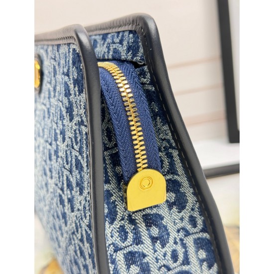 Tote book