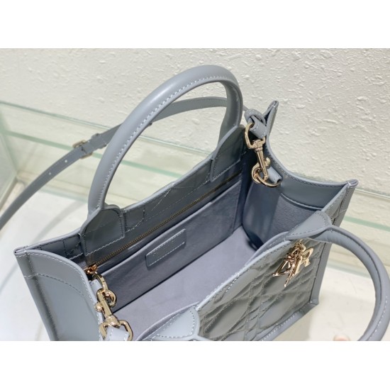 Tote book