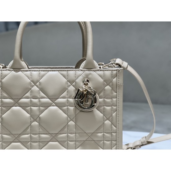 Tote book