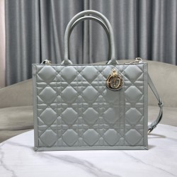 Tote book
