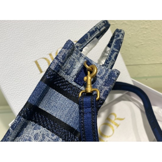 Tote book