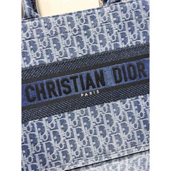 Tote book