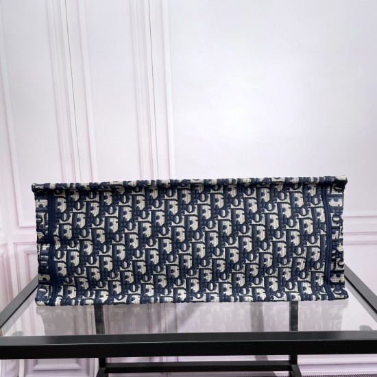 Tote book