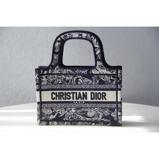 Tote book