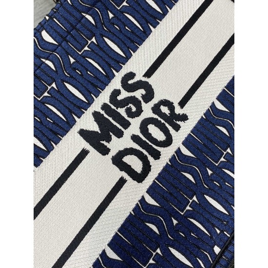 Tote book
