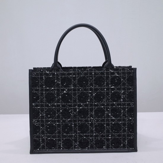Tote book