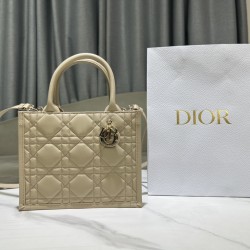 Tote book