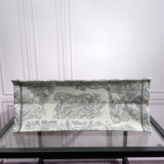 Tote book