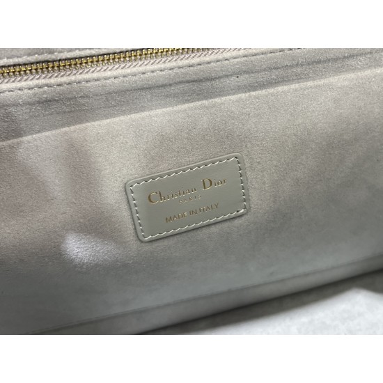 Tote book