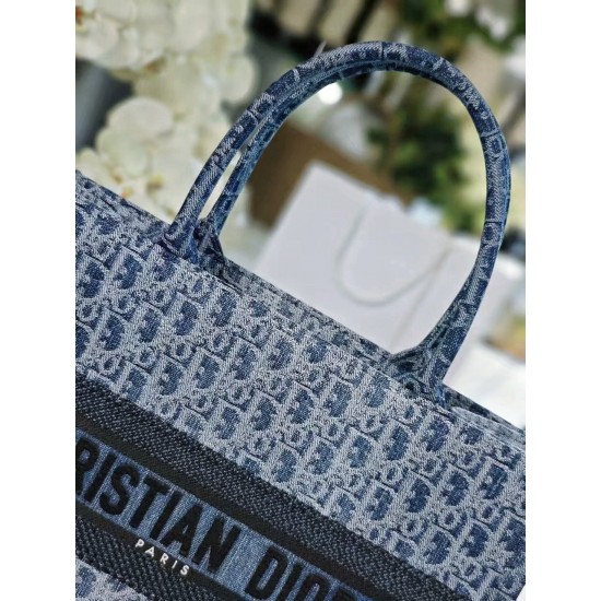 Tote book Tote book