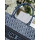 Tote book Tote book