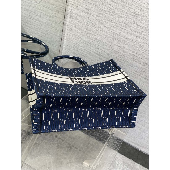 Tote book
