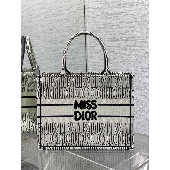 Tote book