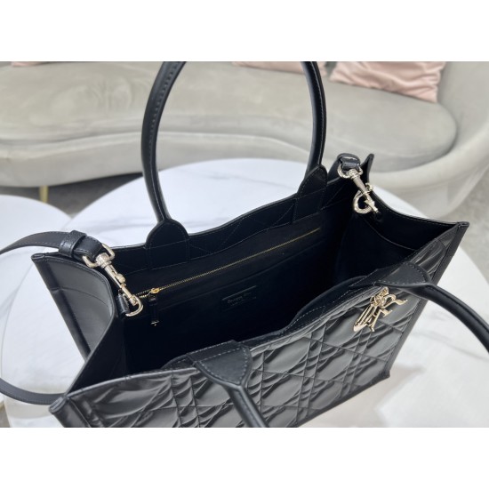 Tote book
