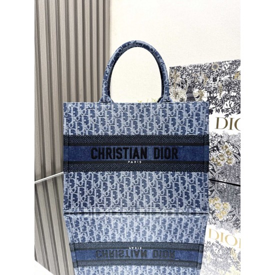 Tote book